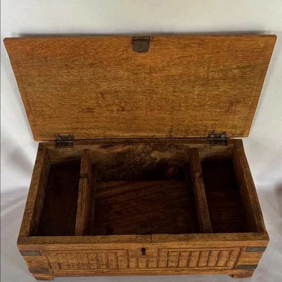 VINTAGE COLLECTIBLE HANDMADE SOLID WOODEN JEWELRY KEEPSAKE BOX - Picture 7 of 16